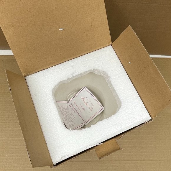 NWTIB Williams-Sonoma Fondue Set, 6 Forks, TeaLight, Stand, Pot = 3.5" T x 5" W - Picture 9 of 10